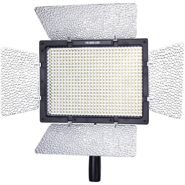 YONGNUO 600 L LUZ LED + Adapatdor a corriente